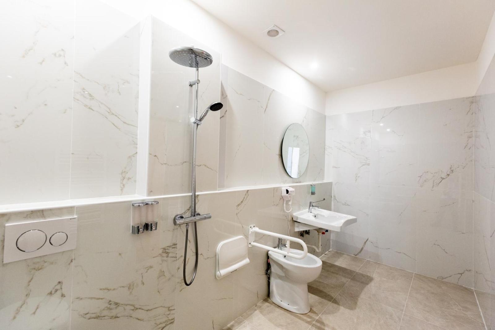 Modi Hotel Livorno Bagian luar foto