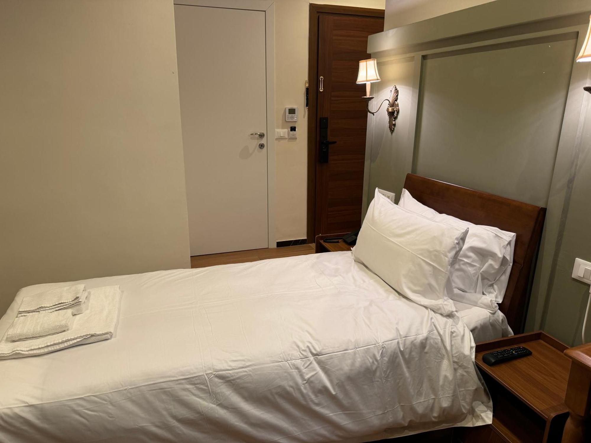 Modi Hotel Livorno Bagian luar foto